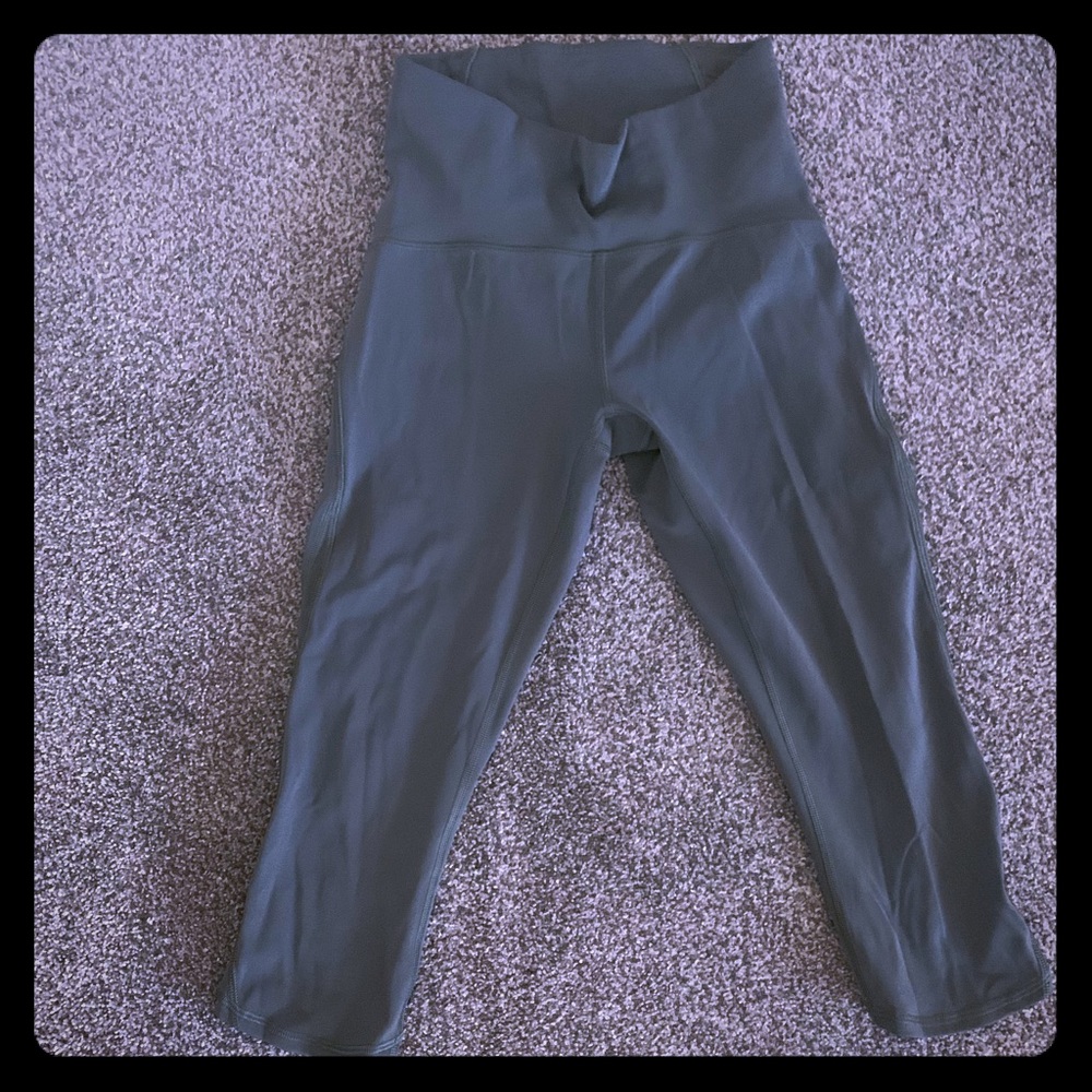 Lululemon 17” train time crops, size 4, green